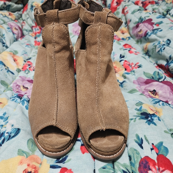 Women's Ariat Wedges size 7 - Picture 2 of 5